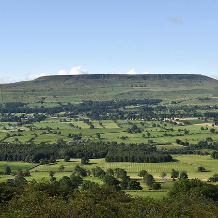 Отель Bolton Arms Redmire Экстерьер фото