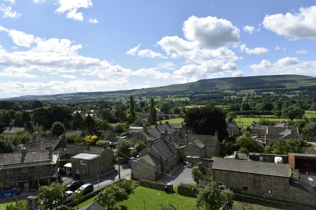 Отель Bolton Arms Redmire Экстерьер фото